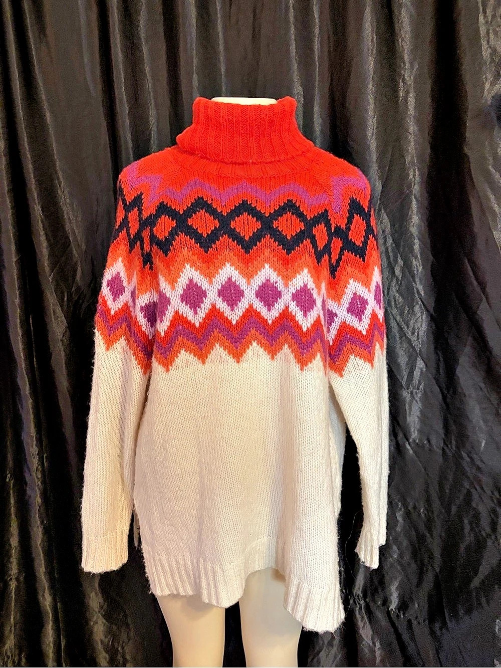 reno Geometric Turtleneck in Red & Cream Size Medium